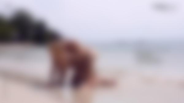 Screenshot #10 dal film Ariel e Alex fanno sesso in spiaggia