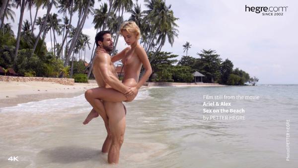 Tangkapan layar # 4 dari film Ariel dan Alex Seks Di Pantai