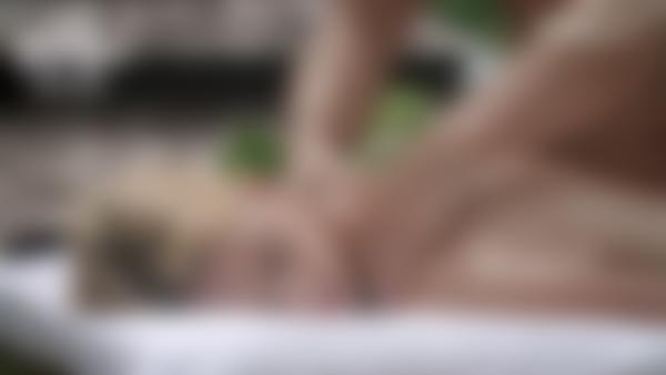 Екранна снимка №10 от филма Тропически тантра масаж