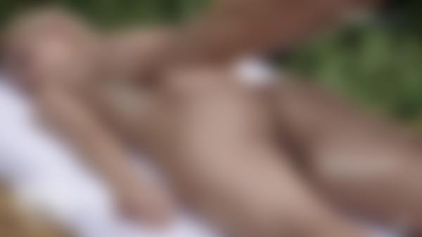 Екранна снимка №11 от филма Тропически тантра масаж