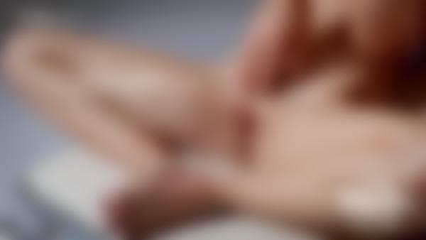 Екранна снимка №10 от филма Вибрационен еротичен масаж