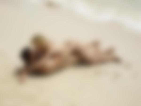 Immagine n.8 dalla galleria Ariel e Alex fanno sesso in spiaggia