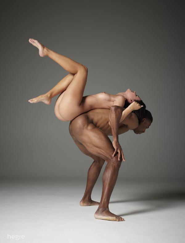 Image #3 from the gallery Ariel and Robin nude athletes