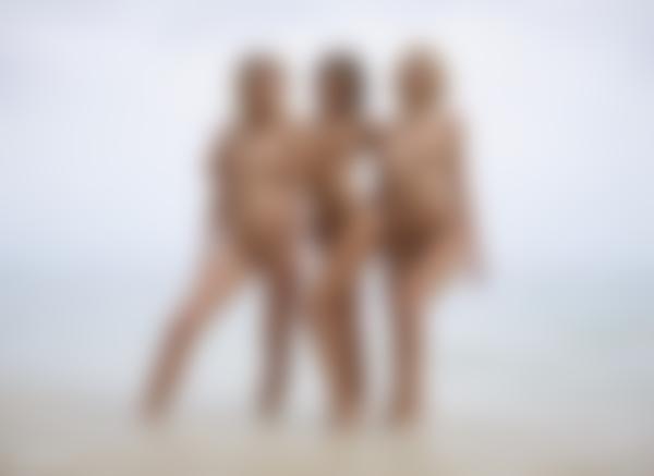 Image #9 from the gallery Ariel Marika Melena Maria beach bodies
