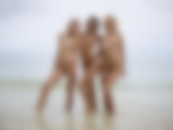 Image #8 from the gallery Ariel Marika Melena Maria beach bodies