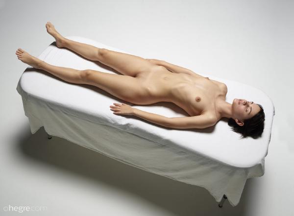 Image n° 7 de la galerie Ariel attend le masseur